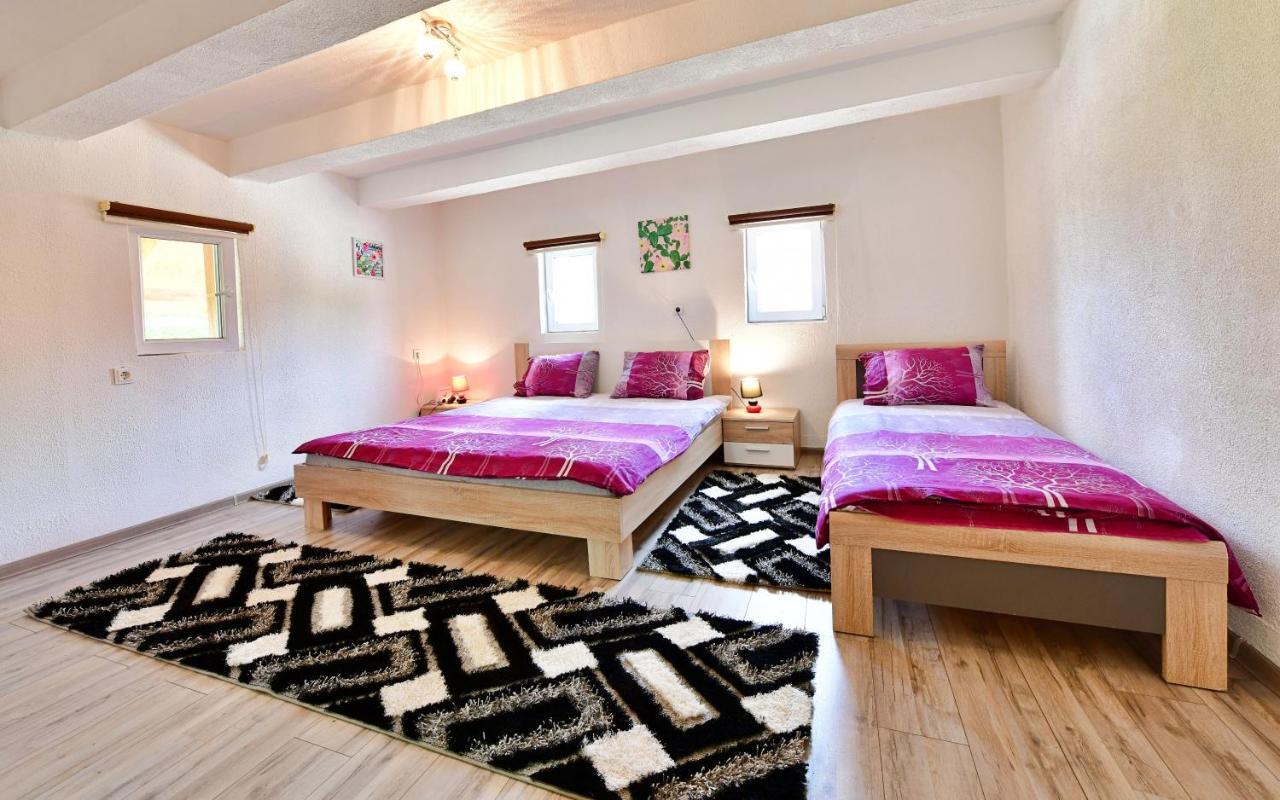 House Luna Rakovica Buitenkant foto