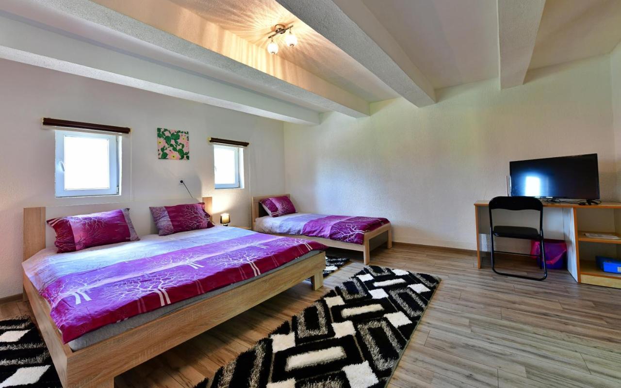 House Luna Rakovica Buitenkant foto