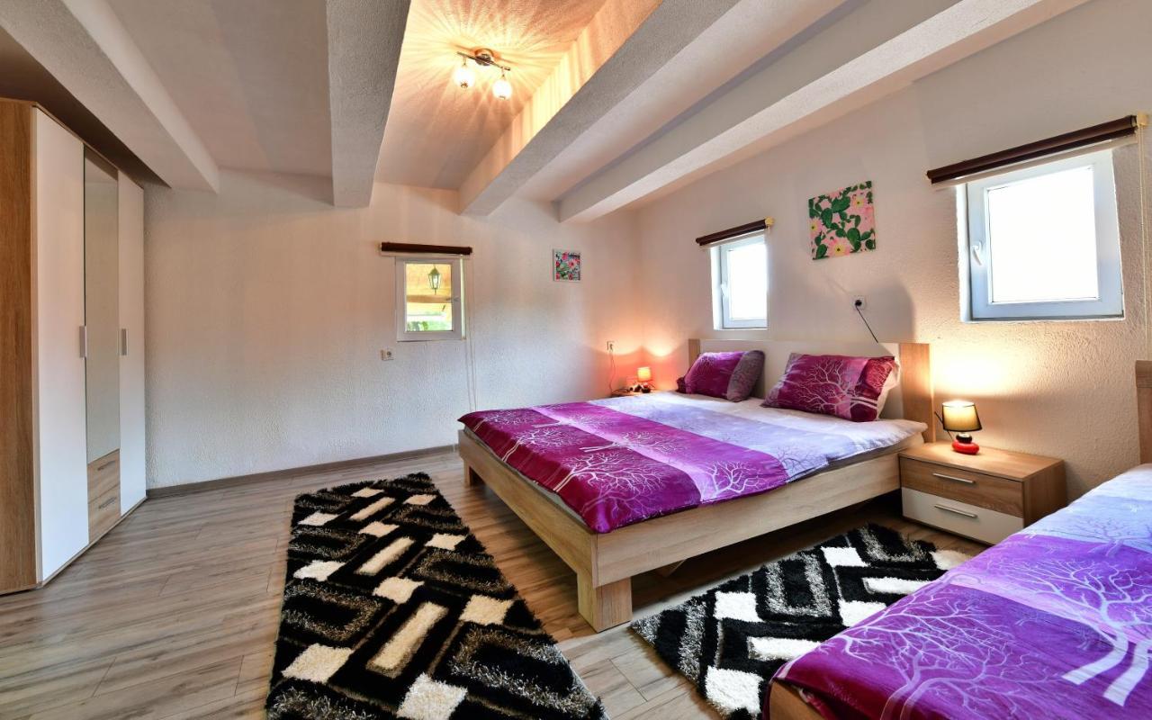House Luna Rakovica Buitenkant foto
